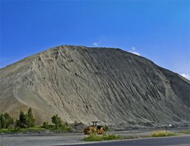 Asbestos mining dump in Quebec Asbestos mining dump in Quebec