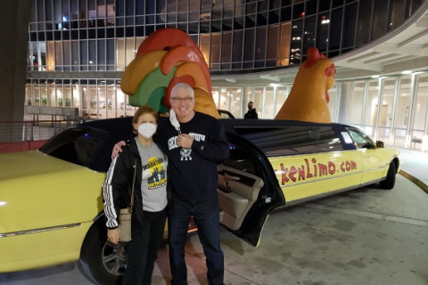 Picture of mesothelioma survivor Kevin Hession arriving for his surgery in a limo.