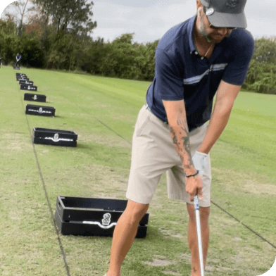 Jose Ortiz golfing