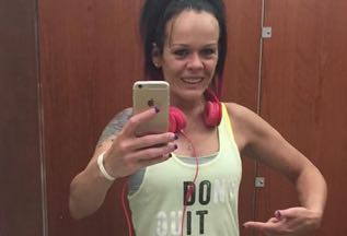 Peritoneal Mesothelioma survivor, Raeleen Minchuk takes a picture of herself working out