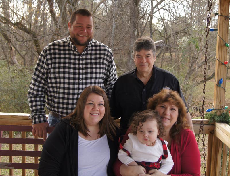 Mesothelioma survivor Tammy Frank (bottom right) and family