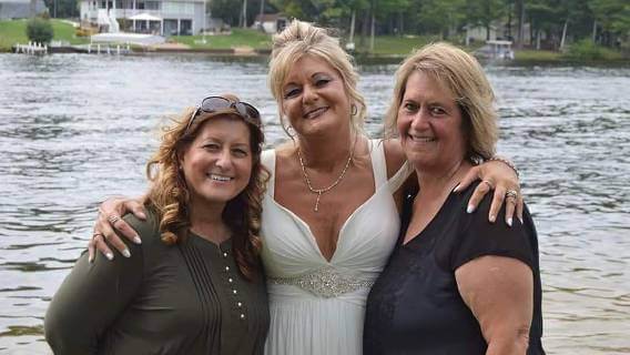Mesothelioma survivor Trina Reif with her sisters