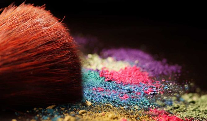 Multicolored makeup powder