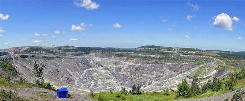 Asbestos open-pit mine in Asbestos, Quebec Jeffery Mine in Asbestos, Quebec