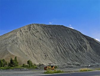 Asbestos mining dump in Quebec
