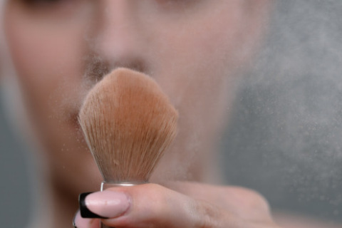 Talc in cosmetics like face powder can pose a risk of inhaling asbestos fibers