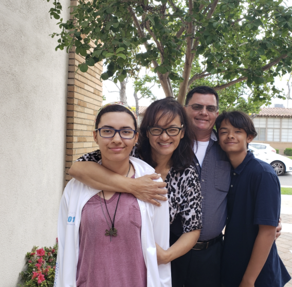 Mesothelioma survivor Kim Madril with her family