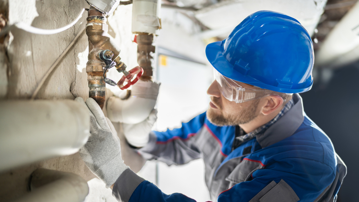 Plumbers - Asbestos Exposure & Mesothelioma Risks