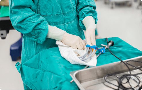 doctor using medical tools used in thorocoscopy procedure