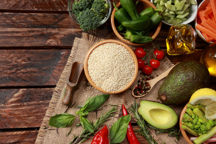 Quinoa seeds and other vitamin B rich foods.