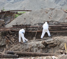 Asbestos cleanup workers in Libby Asbestos cleanup workers in Libby