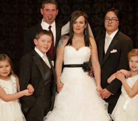 Wedding picture of Peritoneal Mesothelioma Survivor Raeleen and husband Justin Wedding picture of Peritoneal Mesothelioma Survivor Raeleen and husband Justin