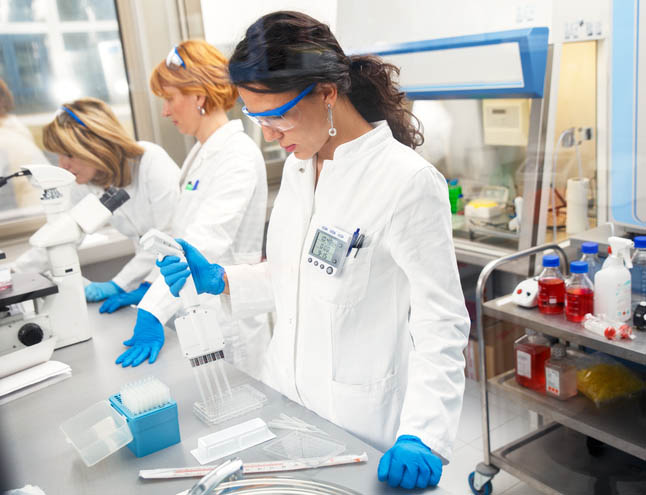 Researchers in lab Researchers in lab