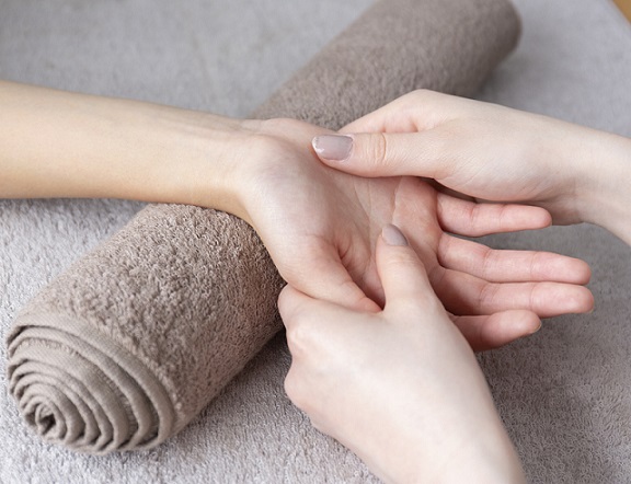 Hand massage Hand massage