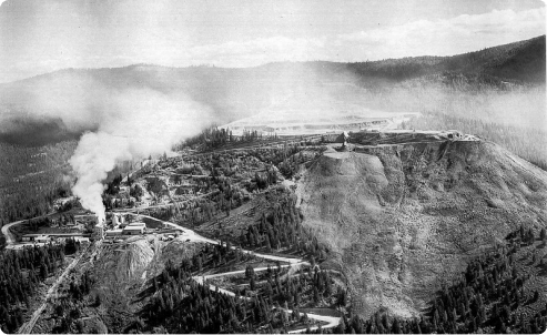 zonolite mountain showing the mine and mill